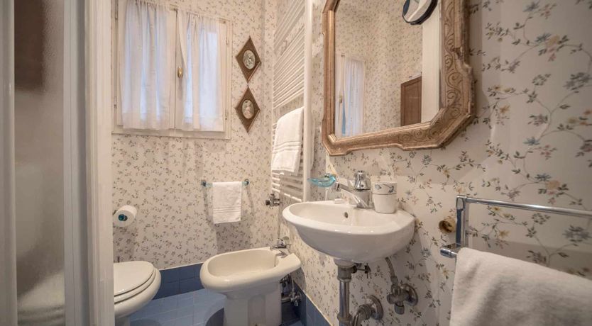 Photo of Arose at Dawn