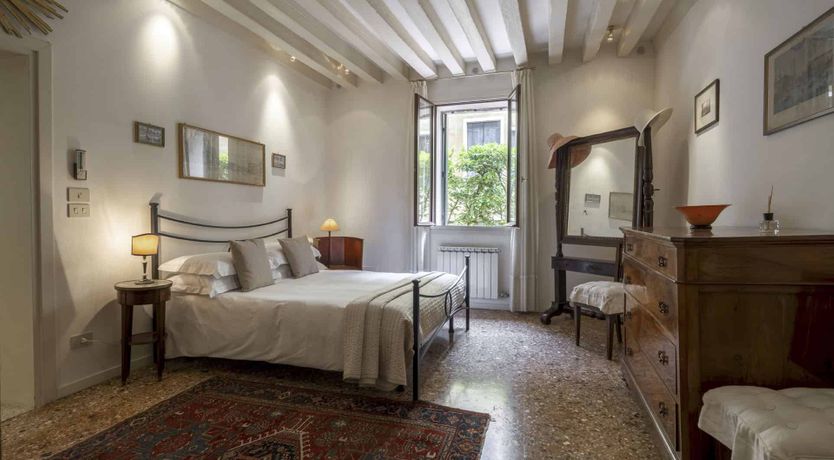 Photo of Arose at Dawn