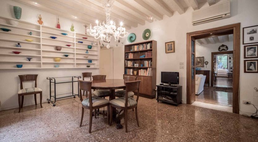 Photo of Arose at Dawn