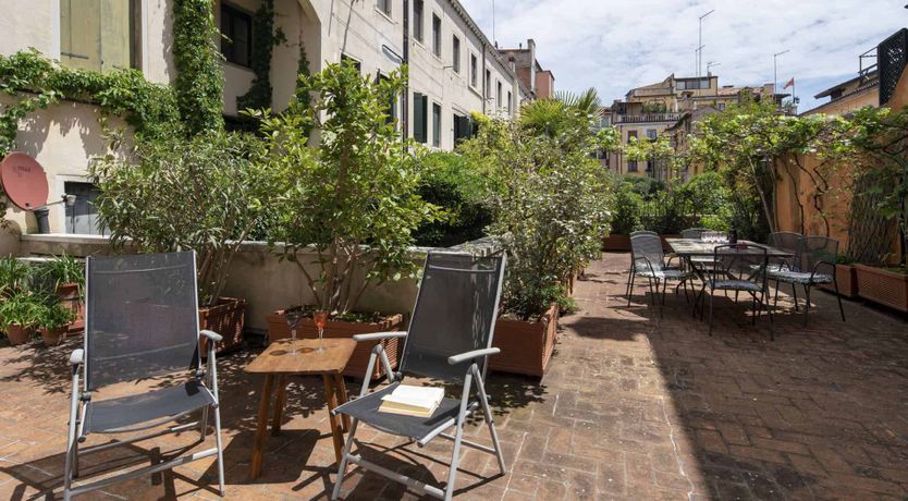 Photo of Arose at Dawn