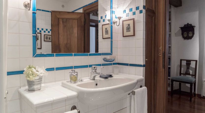 Photo of Arose at Dawn