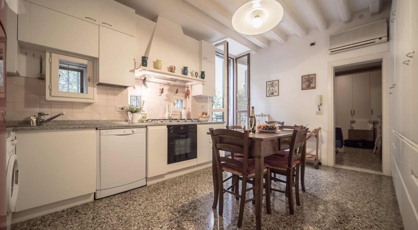 Photo of Arose at Dawn