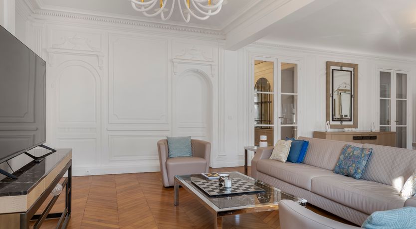 Photo of The Parisian Belle