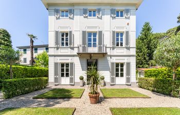 Walls of Lucca Holiday Home