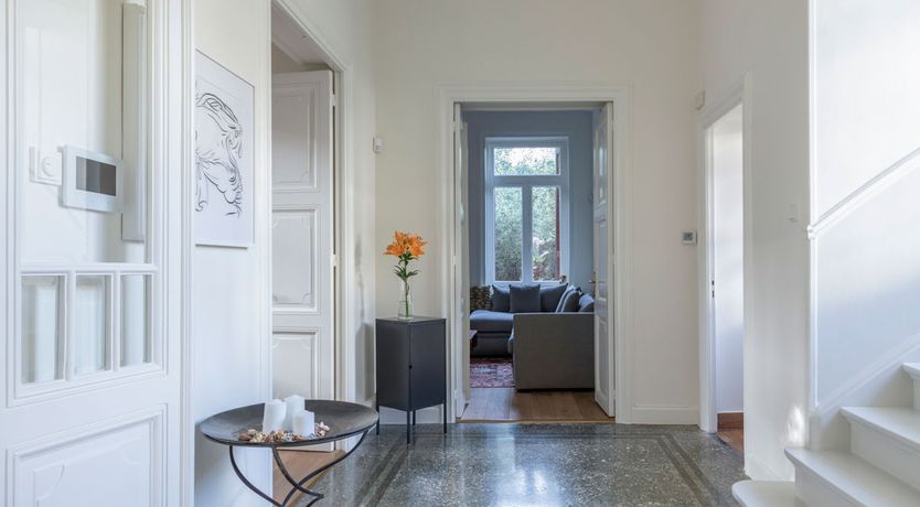 Photo of Ecru Elegance