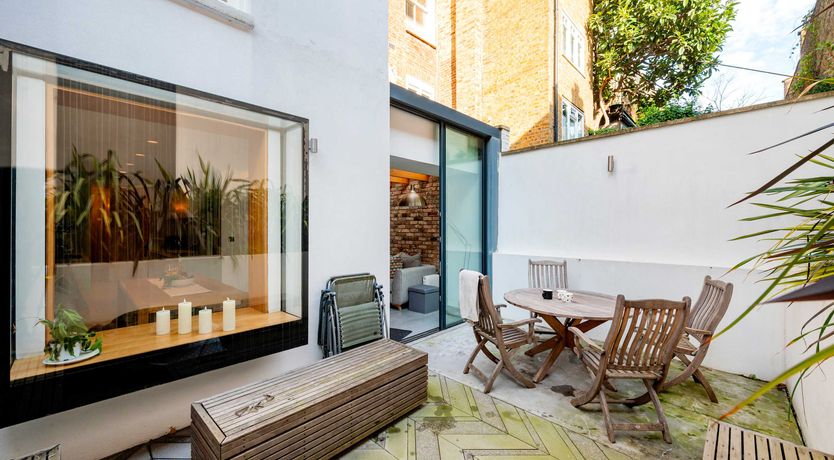 Photo of Rose & Vine