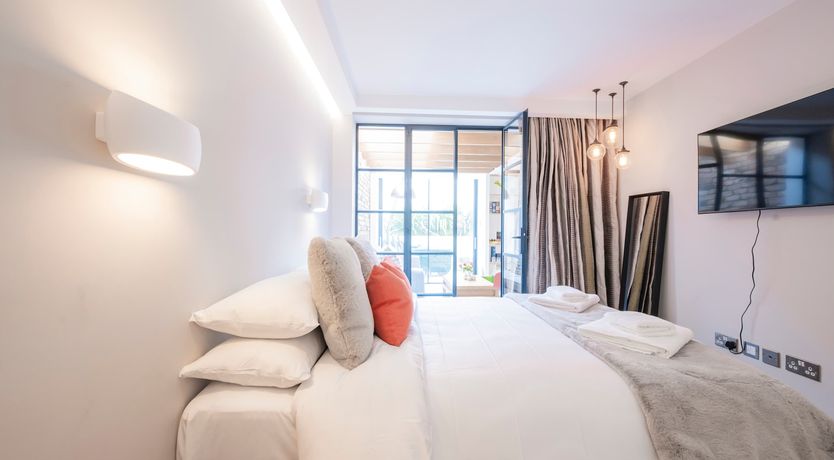 Photo of Rose & Vine