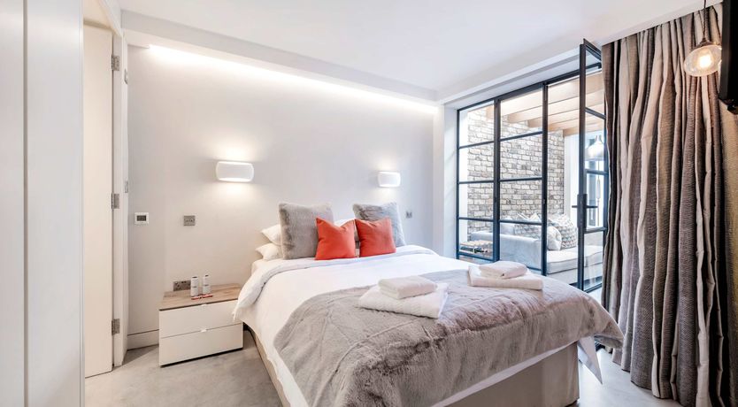 Photo of Rose & Vine