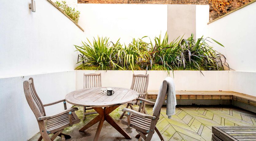 Photo of Rose & Vine