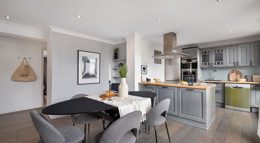 Photo of Parisian Pebbles