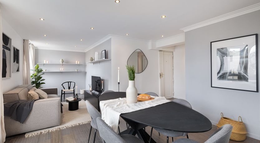 Photo of Parisian Pebbles