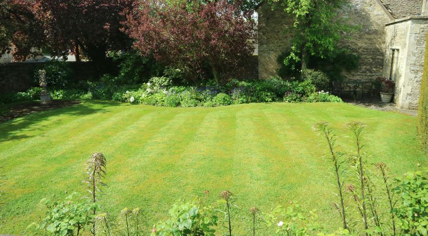 Photo of Geranium & Oak