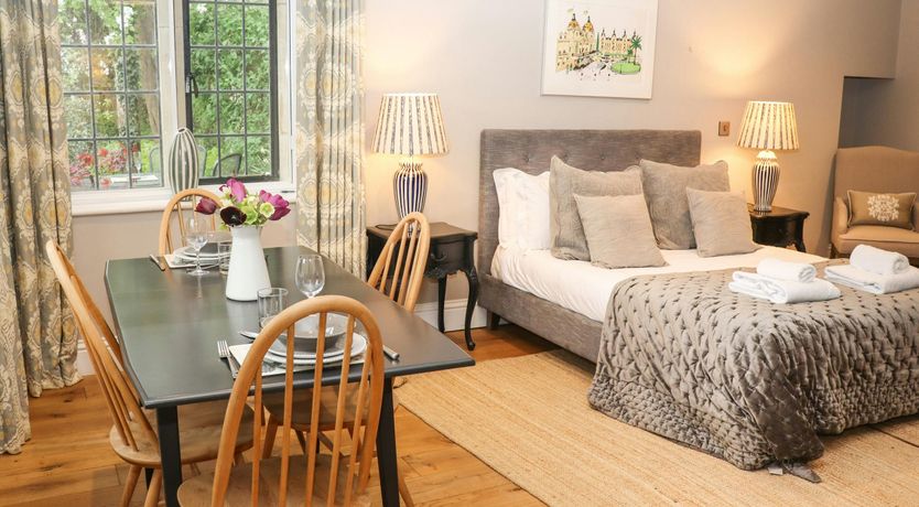 Photo of Geranium & Oak