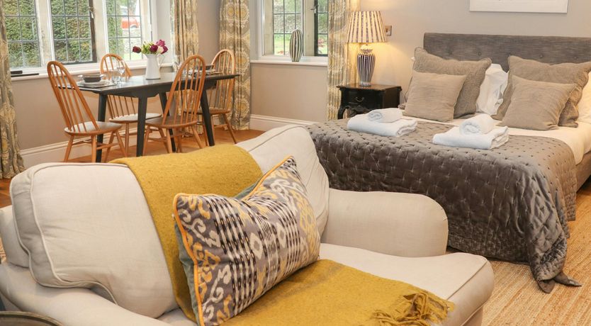 Photo of Geranium & Oak