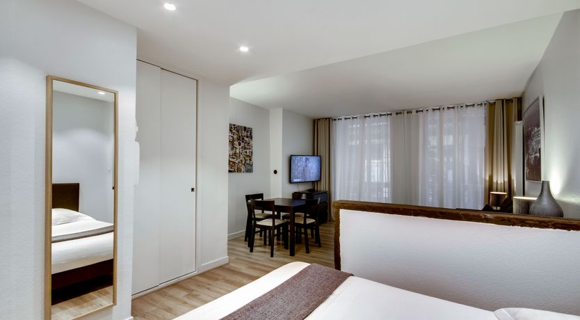 Photo of The Seine Shimmer