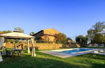 Courtyard Sunsets Holiday Home