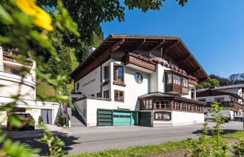 Tuenta Holiday Home