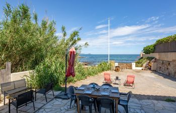 Zita Holiday Home