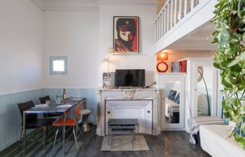 Le Grillon Apartment 2 Holiday Home