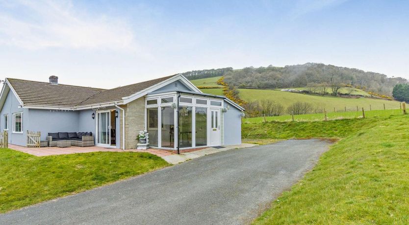 Photo of 5 Bed in Bow Street