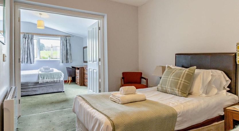 Photo of 5 Bed in Bow Street