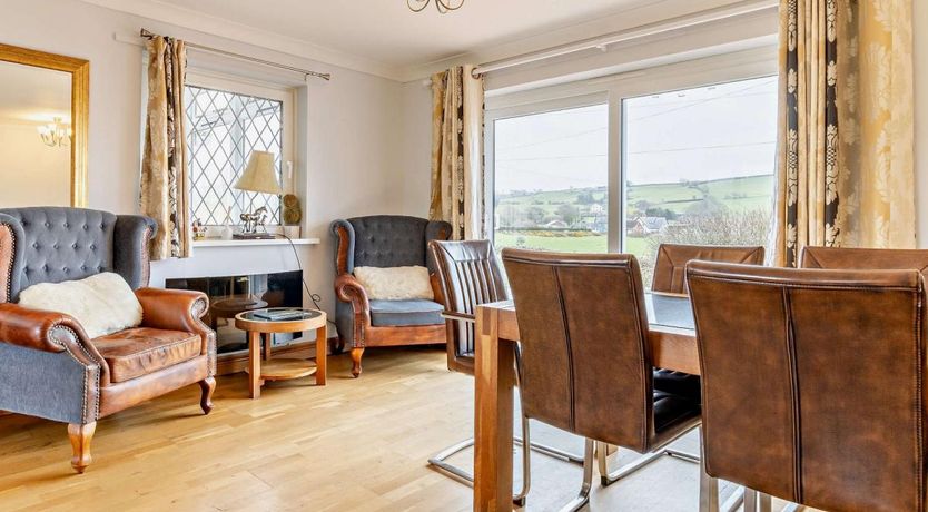 Photo of 5 Bed in Aberystwyth