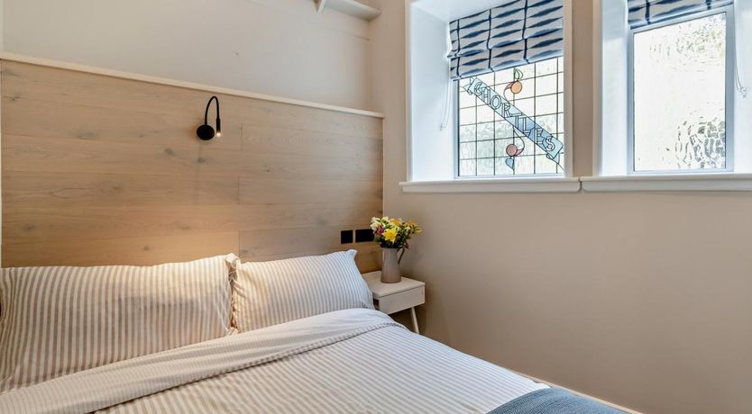 Photo of 1 Bed in Tenby