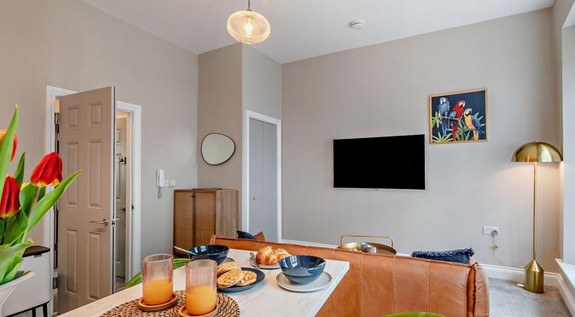 Photo of 1 Bed in Tenby