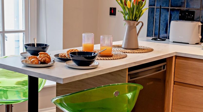 Photo of 1 Bed in Tenby