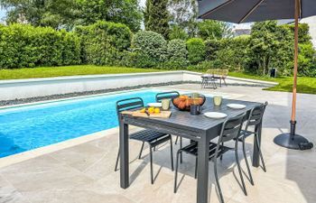 La Tour Bourgerel avec piscine Holiday Home