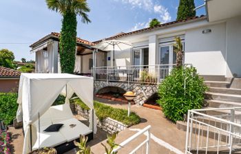 Villa Nika Holiday Home
