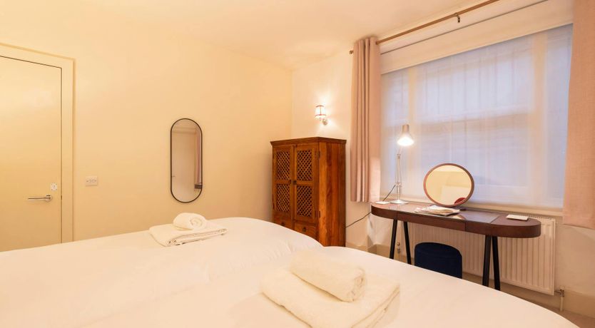 Photo of London Hues