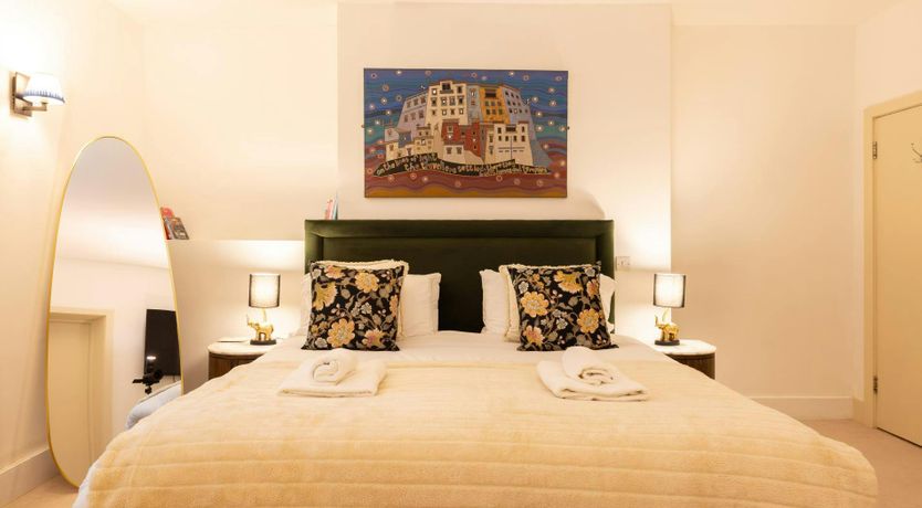 Photo of London Hues