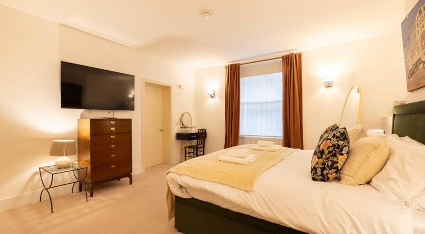 Photo of London Hues