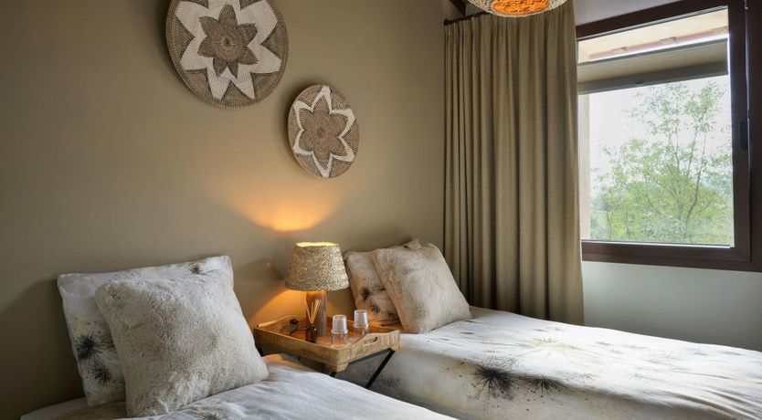 Photo of Oak & Almond