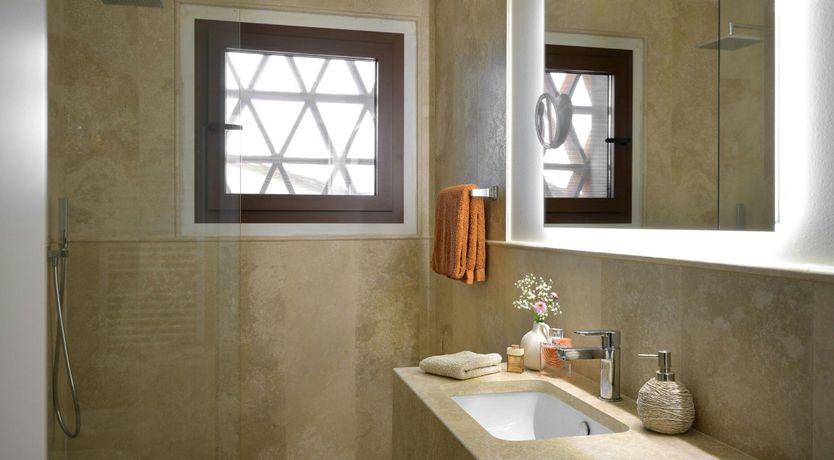 Photo of Oak & Almond