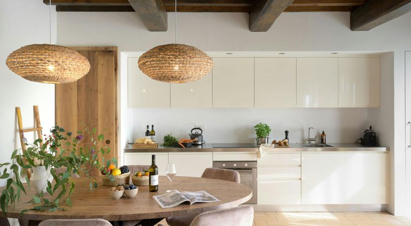 Photo of Oak & Almond