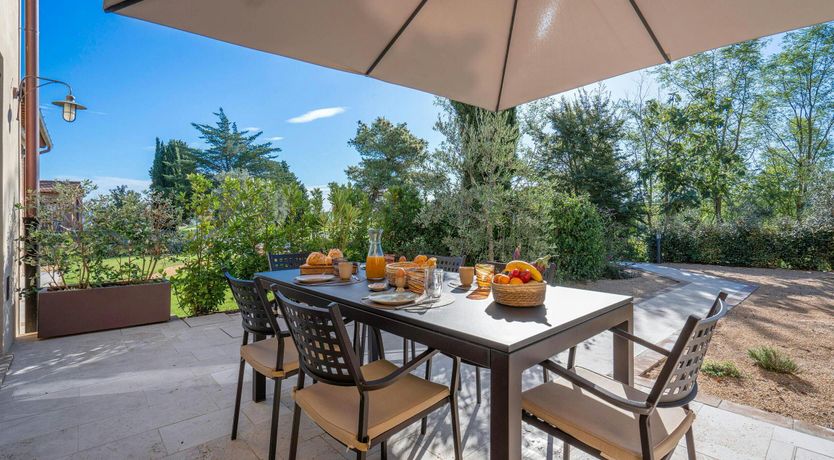 Photo of Oak & Almond