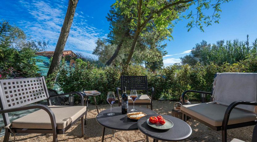 Photo of Oak & Almond