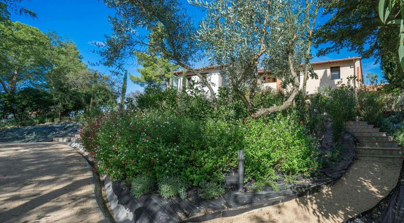 Photo of Oak & Almond