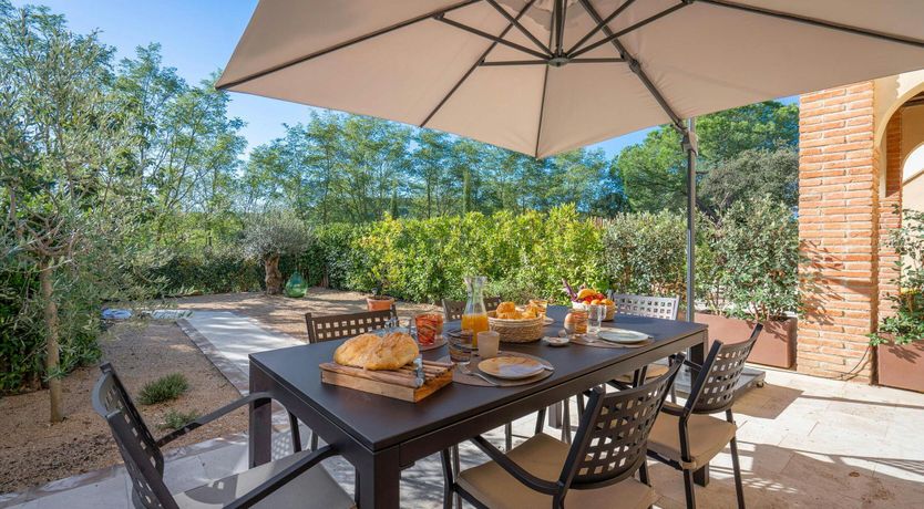 Photo of Oak & Almond