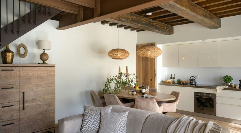 Photo of Oak & Almond