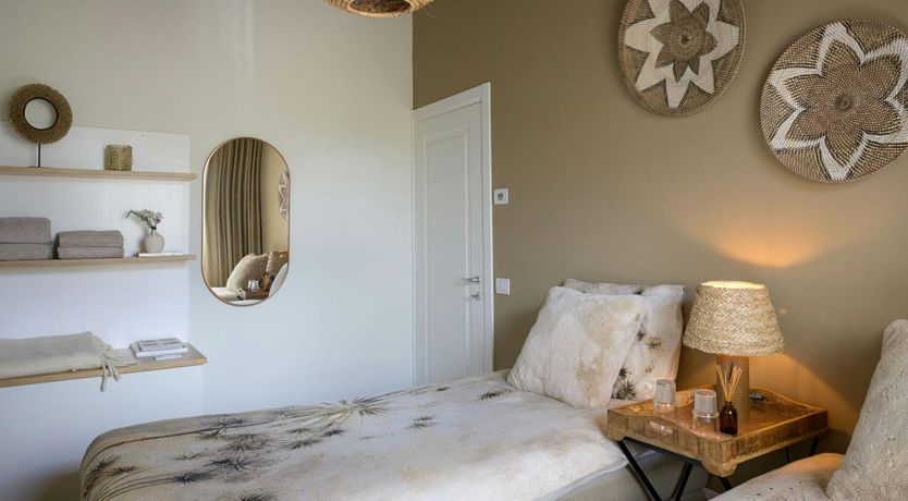 Photo of Oak & Almond