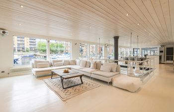 All Afloat Holiday Home