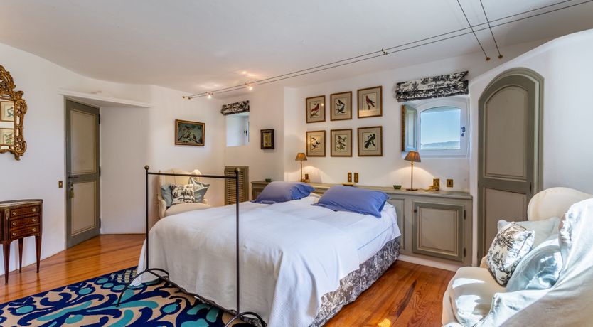 Photo of The Champagne Rose