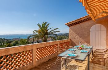 Les Cigales Holiday Home