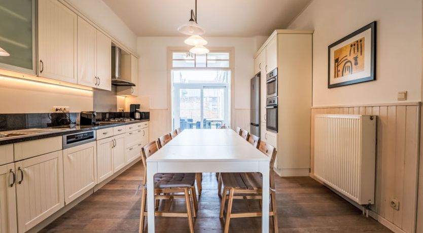 Photo of Les Citrinelles with parking