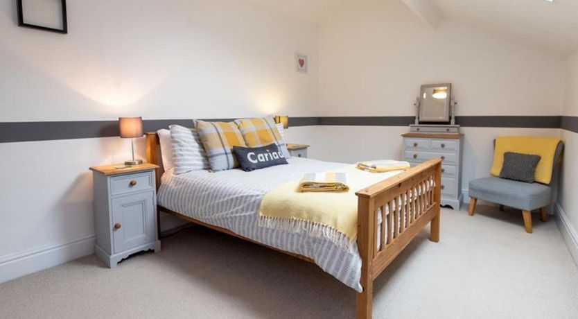 Photo of 3 Bed in Tenby
