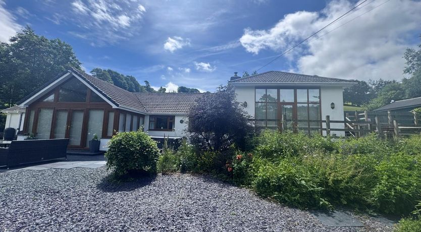 Photo of 4 Bed in Llanidloes