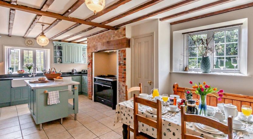 Photo of 6 Bed in Wroxall